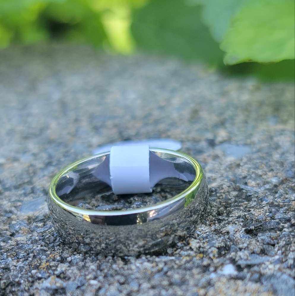 Titanium Silver Band Ring Size 7.